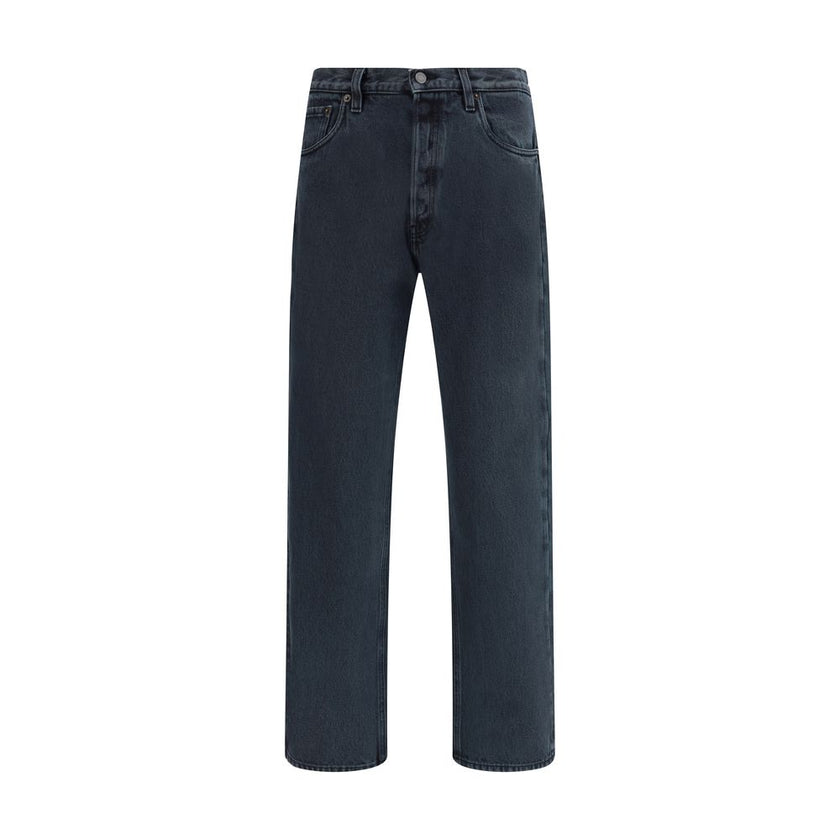 Black Cotton Straight-Leg JeansCotton Jeans by Prada, made in the classic 5-pocket model with front button closure. The essential design is enriched by an applied logo patch on the back, a distinctive detail that recalls the brand’s iconic aesthetic. Seas