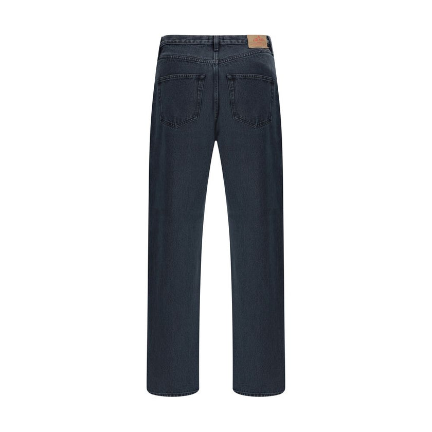 Black Cotton Straight-Leg JeansCotton Jeans by Prada, made in the classic 5-pocket model with front button closure. The essential design is enriched by an applied logo patch on the back, a distinctive detail that recalls the brand’s iconic aesthetic. Seas