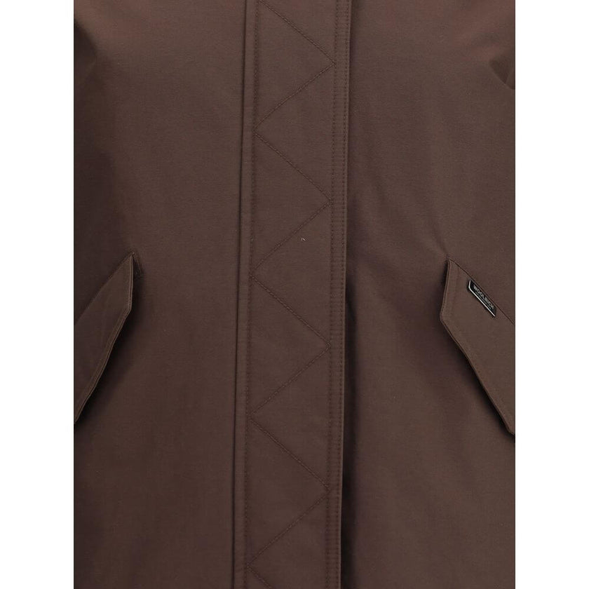Brown Cotton Full-Length JacketWoolrich’s padded Jacket is a practical and warm garment featuring a hooded design that offers added protection. The front closure combines a double-slider zipper and snaps for optimal security and comfort. Completing the de
