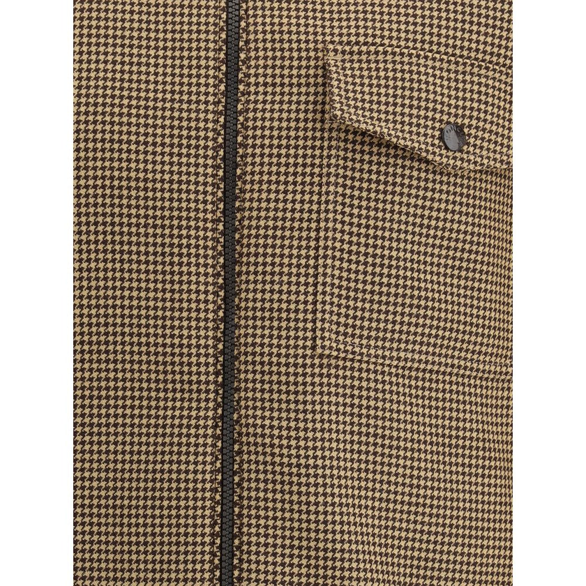 Escaut Down JacketMoncler’s Escaut virgin wool Down Jacket features a refined design with a classic collar and a double-slider zip fastening at the front. It features two side welt pockets and a flap welt pocket on the front. The logo patch on the left sl