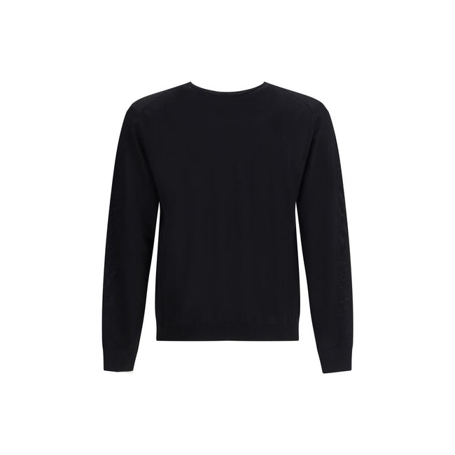Black Fleece Wool SweatshirtPrada’s Pure Virgin wool Sweater is an essential piece with a refined, contemporary style. Featuring a clean design, it features a contrasting embroidered logo on the chest that adds a distinctive touch. A ribbed crew neck, cuf