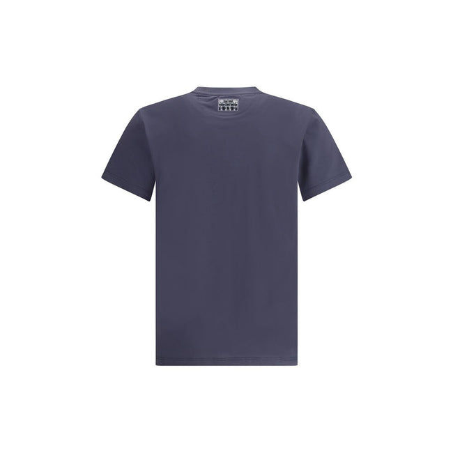 Blue Cotton T-ShirtFendi’s cotton T-Shirt is a casual garment with a strong character. Made from soft cotton, it features a ribbed crew neck and the iconic logo printed on the front for an essential yet instantly recognizable look. Season: AW25 Fit: Regul