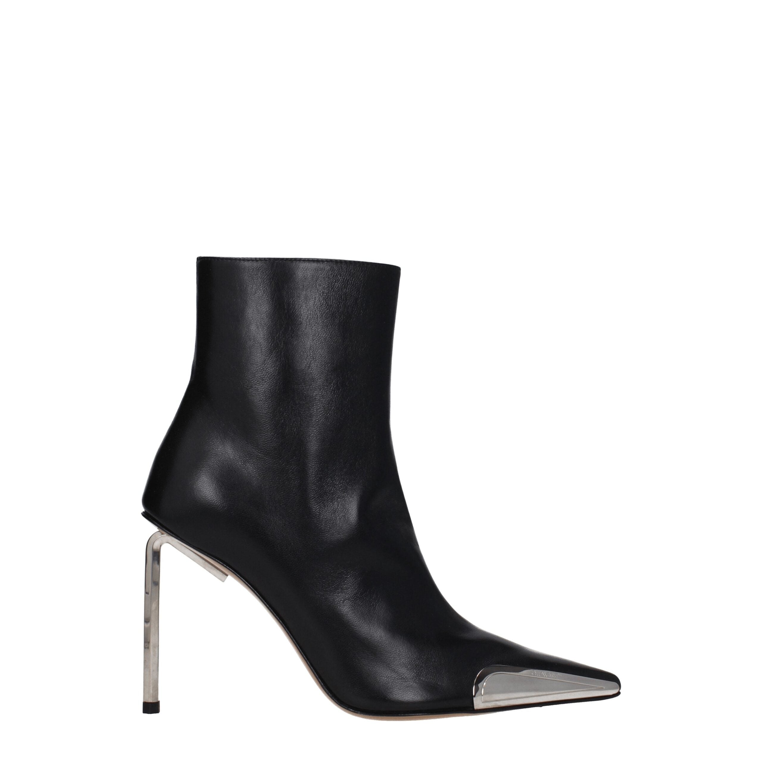 Black Leather Ankle BootsDescription: The product with MPN OWID048LEA0011072 and code F78933 leather in black is a ankle boots designed by Off-White. It has features like side logo, back logo. Additional Info: Color details: Silver Style: Vintage Closing