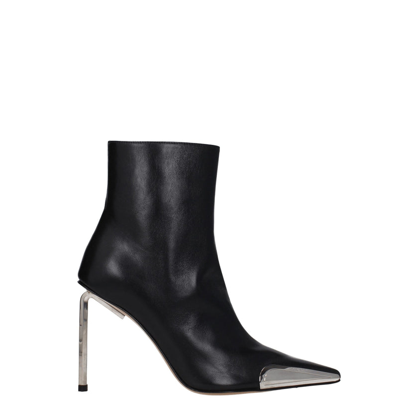 Black Leather Ankle BootsDescription: The product with MPN OWID048LEA0011072 and code F78933 leather in black is a ankle boots designed by Off-White. It has features like side logo, back logo. Additional Info: Color details: Silver Style: Vintage Closing