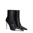 Black Leather Ankle BootsDescription: The product with MPN OWID048LEA0011072 and code F78933 leather in black is a ankle boots designed by Off-White. It has features like side logo, back logo. Additional Info: Color details: Silver Style: Vintage Closing