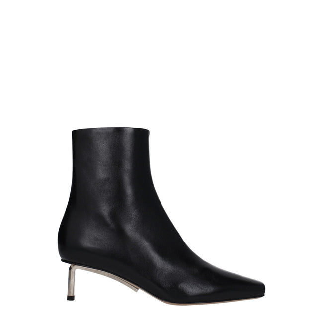 Black Leather Ankle BootsDescription: The product with MPN OWID034LEA0021072 and code F79084 leather in black is a ankle boots designed by Off-White. Additional Info: Style: Casual Closing type: Zip Closure Materials: Leather Shoe sole: Leather Heel heigh