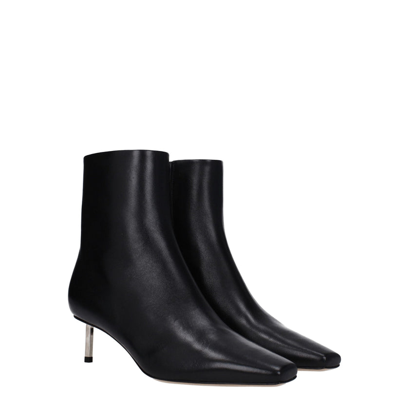 Black Leather Ankle BootsDescription: The product with MPN OWID034LEA0021072 and code F79084 leather in black is a ankle boots designed by Off-White. Additional Info: Style: Casual Closing type: Zip Closure Materials: Leather Shoe sole: Leather Heel heigh