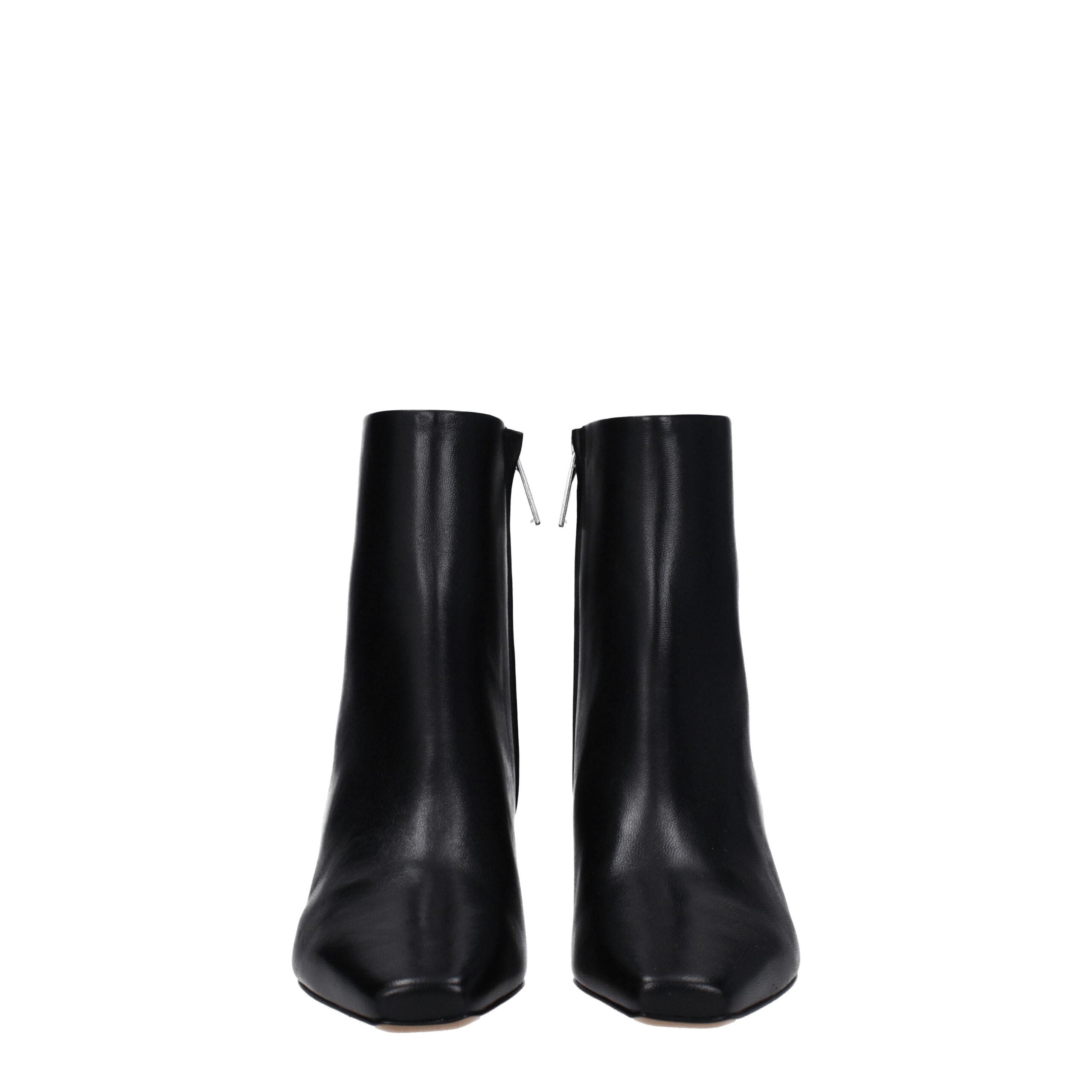 Black Leather Ankle BootsDescription: The product with MPN OWID034LEA0021072 and code F79084 leather in black is a ankle boots designed by Off-White. Additional Info: Style: Casual Closing type: Zip Closure Materials: Leather Shoe sole: Leather Heel heigh