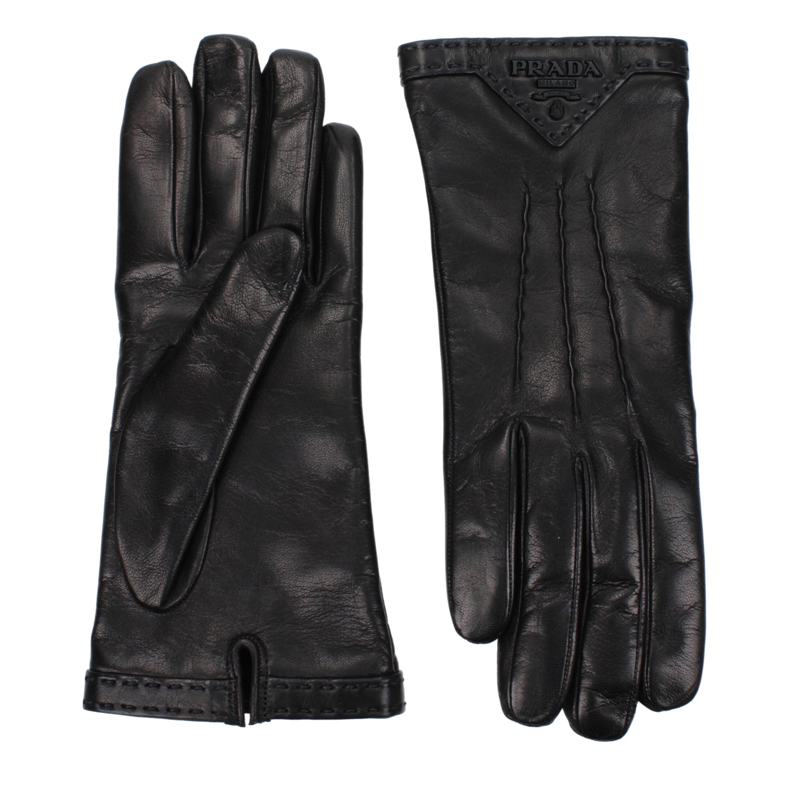 Black Leather GlovesDescription: The product with MPN 1GG46C038F0ES9 and code F81540 leather in black is a gloves designed by Prada. It has features like side logo. Additional Info: Style: Stylish Materials: Leather Composition: 100% leather MPN: 1GG46C03