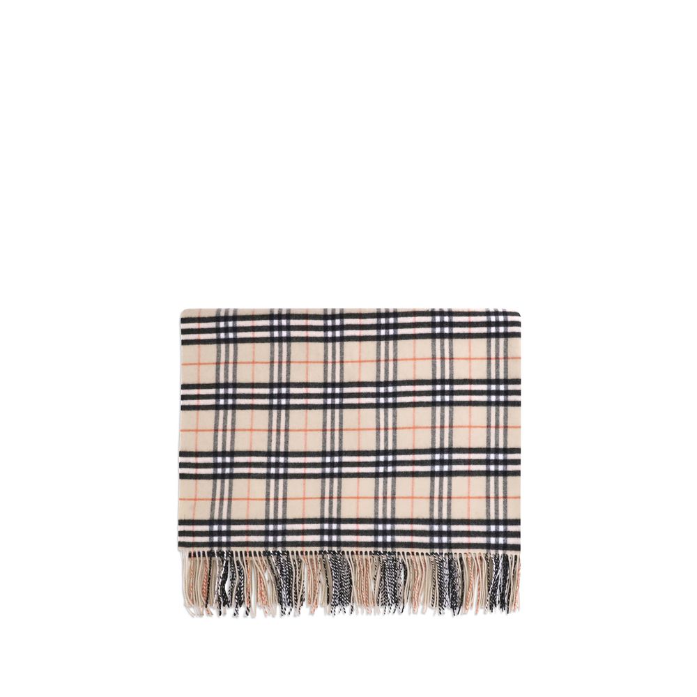 Beige Wool ScarfBurberry’s wool and cashmere Blanket is a symbol of luxury and tradition. Made in a prestigious Scottish textile mill with over 200 years of history, this blanket is woven with the iconic Burberry Check, a globally recognizable pattern. Th