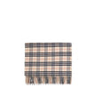 Beige Wool ScarfBurberry’s wool and cashmere Blanket is a symbol of luxury and tradition. Made in a prestigious Scottish textile mill with over 200 years of history, this blanket is woven with the iconic Burberry Check, a globally recognizable pattern. Th