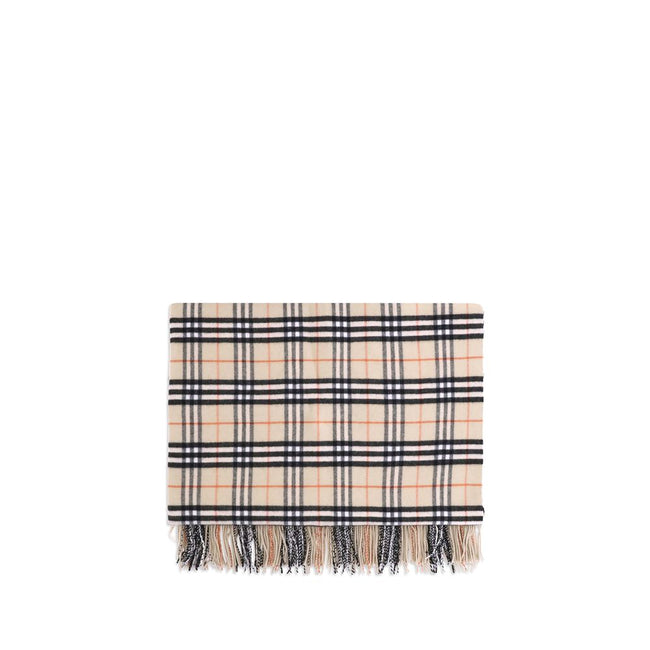 Beige Wool ScarfBurberry’s wool and cashmere Blanket is a symbol of luxury and tradition. Made in a prestigious Scottish textile mill with over 200 years of history, this blanket is woven with the iconic Burberry Check, a globally recognizable pattern. Th