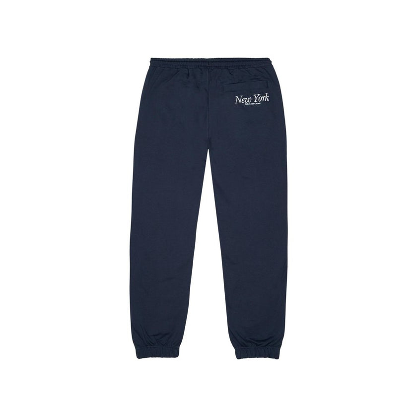 Blue Organic Cotton Joggers Workout PantThe Calvin Klein Jeans NEW YORK SCRIPT SWEA J30J326881 men’s sweatpants are crafted from 100% organic cotton, ensuring a naturally soft feel and a focus on sustainability. This model features a comfortable fit with