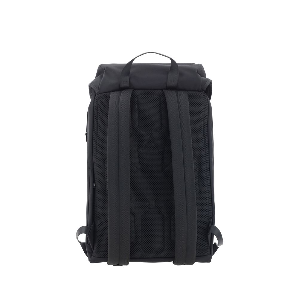 Black Nylon BackpackDsquared2’s Backpack is a bold and functional accessory designed to accompany everyday life in style. Equipped with padded and adjustable shoulder straps, it ensures comfort even during prolonged use, while the upper rigid handle offer
