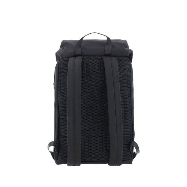 Black Nylon BackpackDsquared2’s Backpack is a bold and functional accessory designed to accompany everyday life in style. Equipped with padded and adjustable shoulder straps, it ensures comfort even during prolonged use, while the upper rigid handle offer