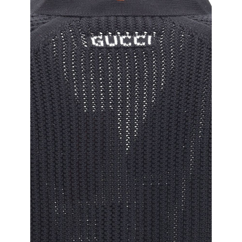 Black Cotton CardiganCotton cardigan from Gucci features a V-neck front and front button closure for a classic, refined style. Raglan sleeves ensure comfort and freedom of movement, while the knit weave lends a touch of elegant texture. Ribbed cuffs and h