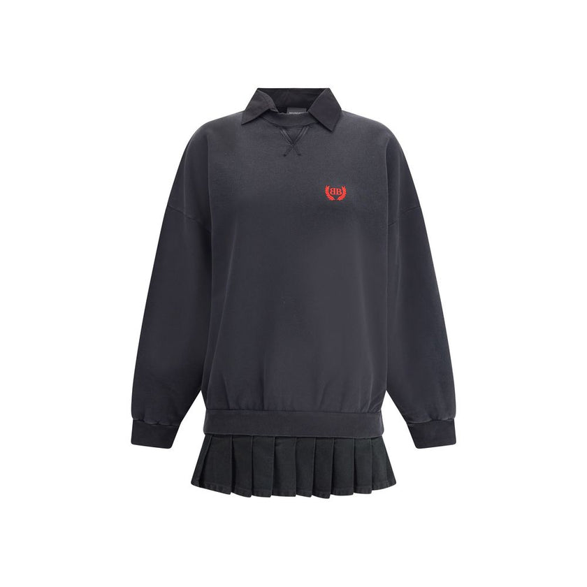 Black Cotton Casual DressBalenciaga’s swatshirt Dress blends casual style and iconic details in a worn-in design. Featuring a ribbed crew neck and cuffs, it features an embroidered logo on the front and a pleated skirt that adds movement and femininity to