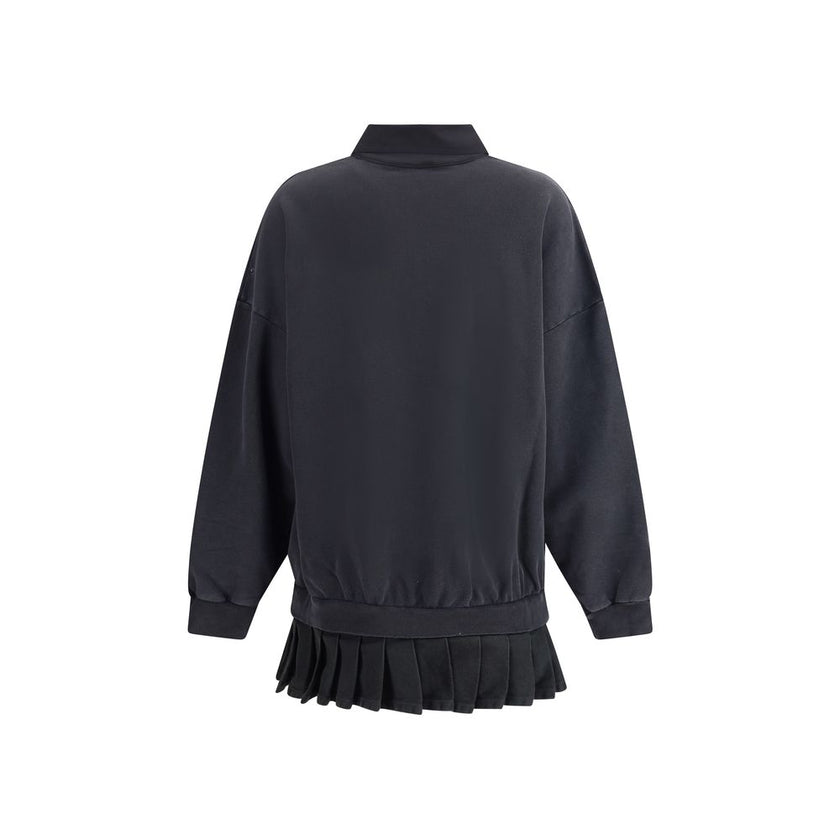 Black Cotton Casual DressBalenciaga’s swatshirt Dress blends casual style and iconic details in a worn-in design. Featuring a ribbed crew neck and cuffs, it features an embroidered logo on the front and a pleated skirt that adds movement and femininity to