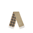 Knight Stamp reversible ScarfThe Burberry Knight Stamp Reversible Cashmere Scarf combines tradition and softness in a refined design. One side features the Burberry logo in jacquard, while the interior is decorated with the iconic Burberry Check pattern.