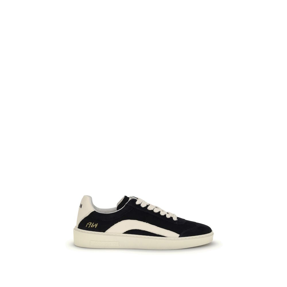 Black Calf Leather Bos Taurus Low Top SneakersThe Suede leather Sneakers by Dsquared2 with a sporty and contemporary design. Featuring a round toe and a front lace-up closure, they ensure a comfortable and adjustable fit. The flat sole ensures stability a