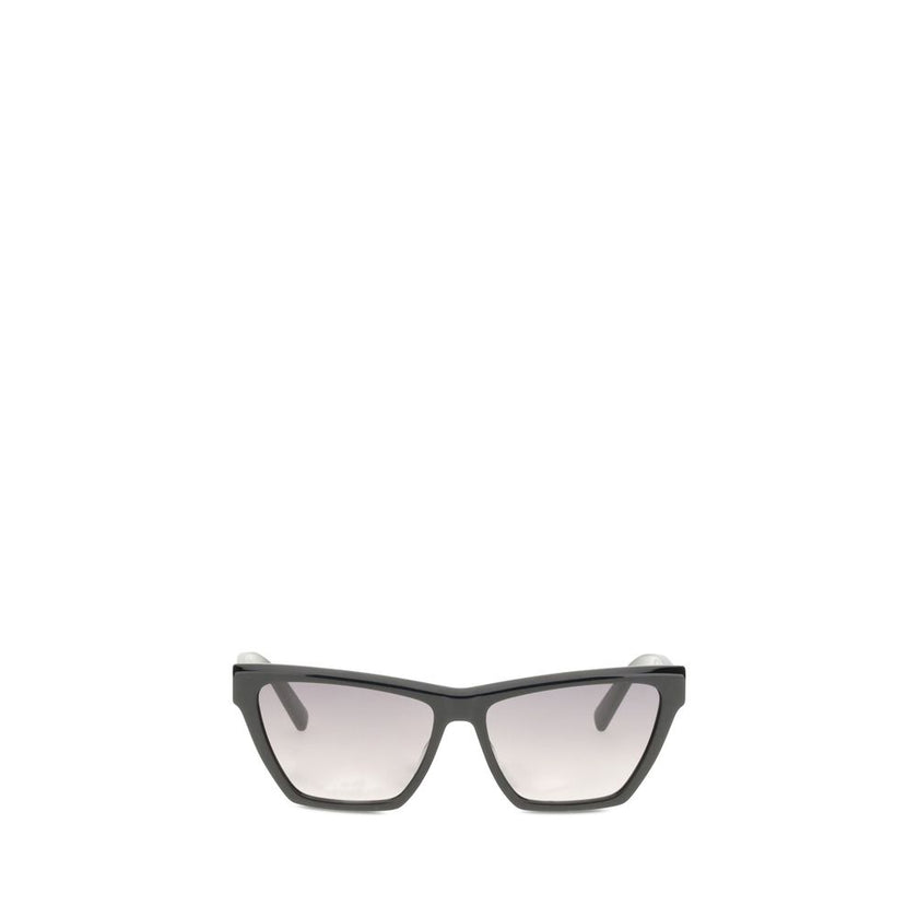 Black Acetate SunglassesSaint Laurent’s Sunglasses combine minimal elegance and distinctive character. The clean design is complemented by the brand’s signature engraved on the temples for a touch of discreet yet recognizable sophistication. Season: AW25