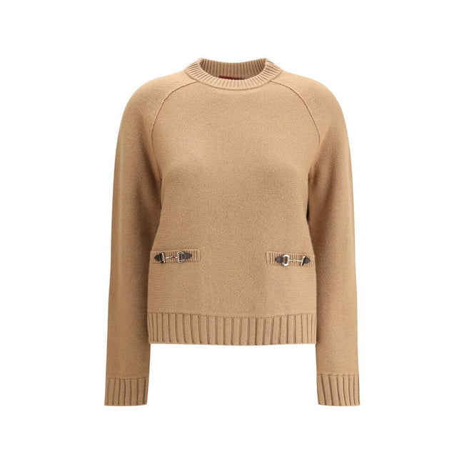 Beige Wool SweatshirtThe Gucci Horsebit Sweater, crafted from premium wool and cashmere, features a ribbed crew neck and long raglan sleeves for optimal comfort. The front features faux welt pockets with elegant gold-tone inserts, while the ribbed hem and