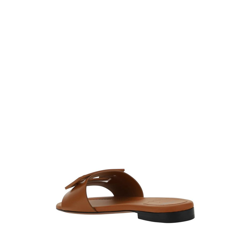 Brown Calf Leather Bos Taurus Flat SandalsCalfskin FF Sandals by Fendi, open toe, three-dimensional plaque with iconic FF logo on front, slip-on style. Season: AW25 Composition: UPPER 100% Calf Leather Bos Taurus SOLE 100% Rubber MADE IN ITALYBrown Calf L