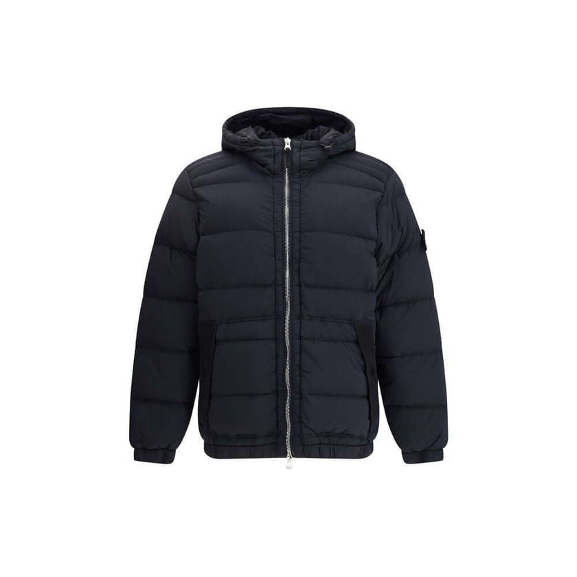 Black Polyamide CoatStone Island’s hooded Down Jacket is made of lightweight, garment-dyed nylon with anti-drip treatment. Featuring a padded hood with horizontal drawstring, it has vertical pockets with contrasting webbing flap, herringbone pattern with