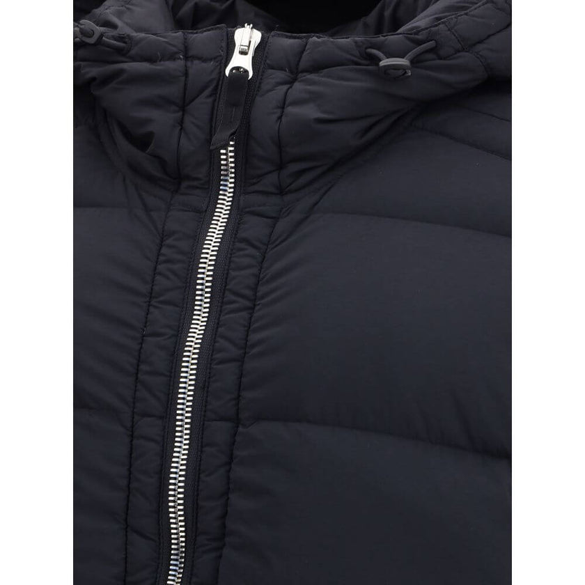 Black Polyamide CoatStone Island’s hooded Down Jacket is made of lightweight, garment-dyed nylon with anti-drip treatment. Featuring a padded hood with horizontal drawstring, it has vertical pockets with contrasting webbing flap, herringbone pattern with