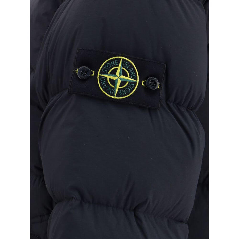Black Polyamide CoatStone Island’s hooded Down Jacket is made of lightweight, garment-dyed nylon with anti-drip treatment. Featuring a padded hood with horizontal drawstring, it has vertical pockets with contrasting webbing flap, herringbone pattern with