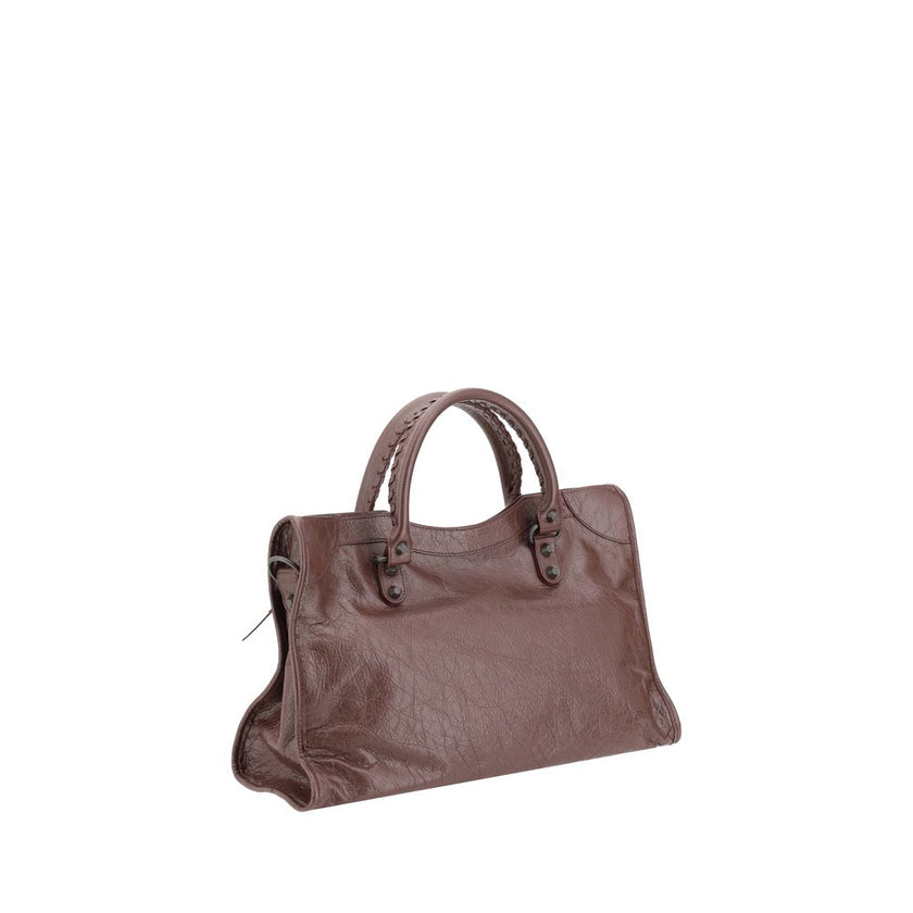 Brown Calf Leather Bos Taurus Shoulder BagBalenciaga’s Le City Medium Shoulder Bag is a high-class item made of fine lambskin leather that combines elegance and functionality. The two hand-woven leather handles lend an artisanal and refined touch, while t