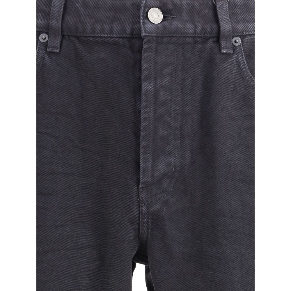 Black Cotton Straight-Leg JeansSaint Laurent’s Lou Jeans reinterpret a wardrobe classic with elegance and understatement. Featuring a straight cut and traditional five-pocket construction, they feature a front zipper and button closure, as well as belt lo
