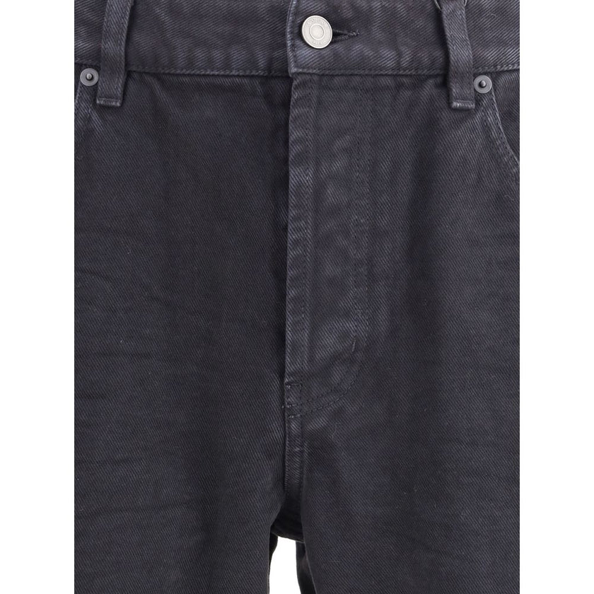 Black Cotton Straight-Leg JeansSaint Laurent’s Lou Jeans reinterpret a wardrobe classic with elegance and understatement. Featuring a straight cut and traditional five-pocket construction, they feature a front zipper and button closure, as well as belt lo