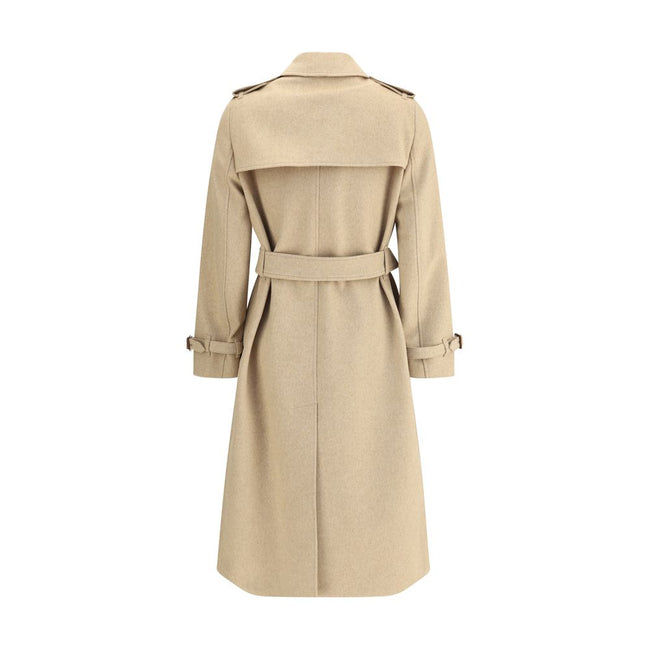 Beige Cashmere CoatBurberry’s Kensington midi Coat is an icon of British elegance reinterpreted in fine cashmere. Featuring a double-breasted button-fastening silhouette, it has a hook-and-eye collar, structured epaulettes and a figure-flattering waistban