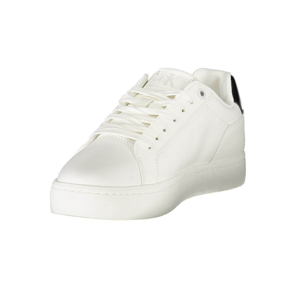 White Leather Women SneakerElevate your sneaker game with these Calvin Klein sports shoes, designed to make a statement with every stride. The crisp white palette is sharply contrasted by bold black details for an eye-catching look. With a removable footb