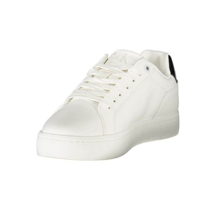 White Leather Women SneakerElevate your sneaker game with these Calvin Klein sports shoes, designed to make a statement with every stride. The crisp white palette is sharply contrasted by bold black details for an eye-catching look. With a removable footb