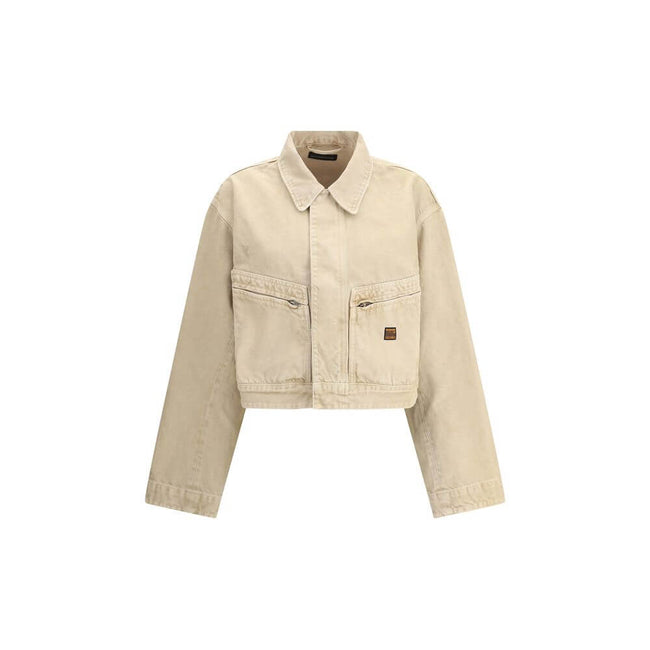 Beige Cotton Denim JacketBalenciaga’s Workwear crop Jacket reinterprets workwear with a modern and sophisticated twist. Featuring a classic collar, zipper front closure and snaps, it has two zippered patch pockets and a mini logo patch on the front. The w