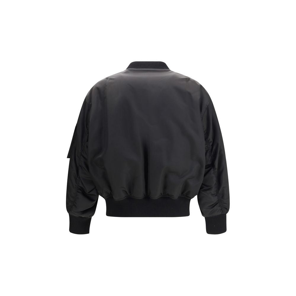 Black Polyamide BomberSaint Laurent’s oversized bomber Jacket is made of water-repellent recycled polyamide, perfect for an urban and functional look. Featuring a front zipper closure, it has two slanted flap and snap pockets, a zippered sleeve pocket and