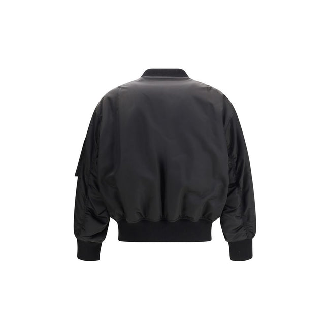 Black Polyamide BomberSaint Laurent’s oversized bomber Jacket is made of water-repellent recycled polyamide, perfect for an urban and functional look. Featuring a front zipper closure, it has two slanted flap and snap pockets, a zippered sleeve pocket and
