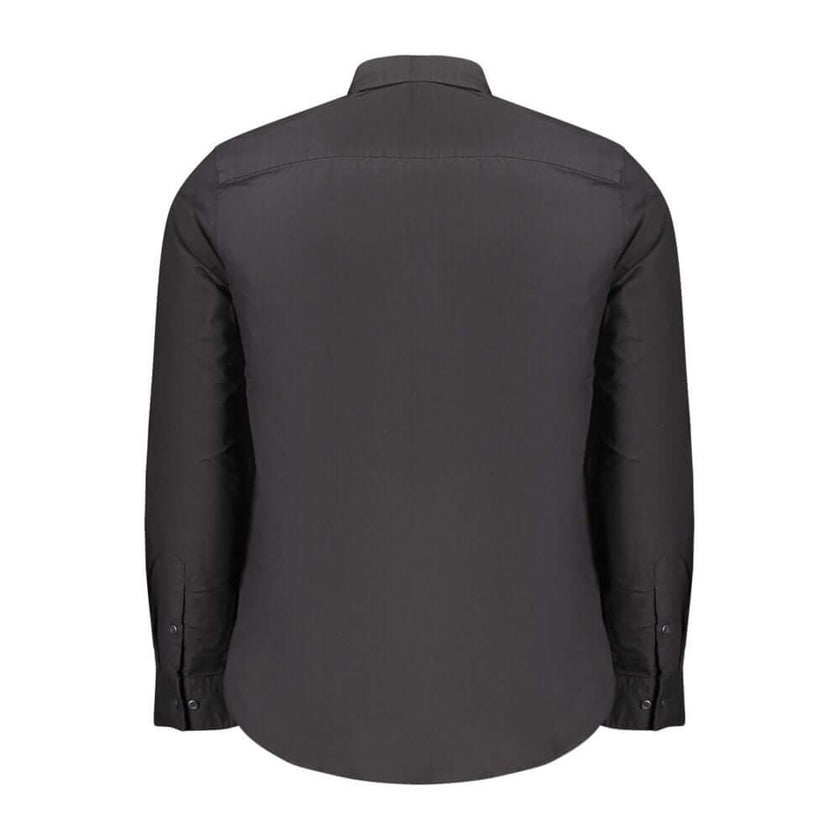 Black Cotton Men ShirtInfuse sophistication into your wardrobe with this Calvin Klein classic fit shirt. Its sharp button-down collar and chic 2-button cuffs exemplify timeless style, all while the embroidered logo adds a touch of the brand’s iconic allur