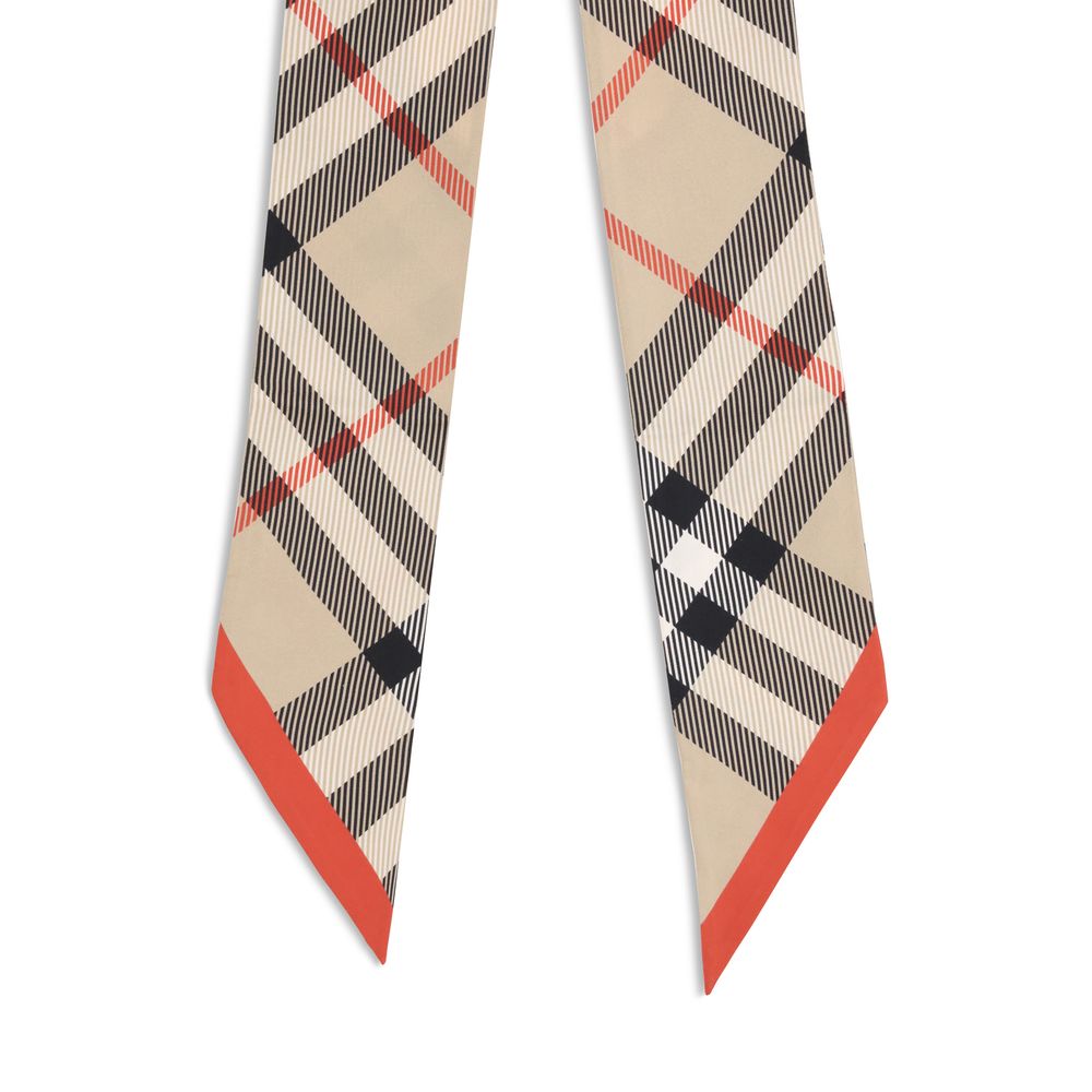 Beige Silk ScarfBurberry’s silk Check Scarf is a timeless classic, made of pure silk and decorated with the unmistakable Burberry Check print. Elegant and versatile, it adds an iconic touch to any look, confirming the distinctive style of the British fash