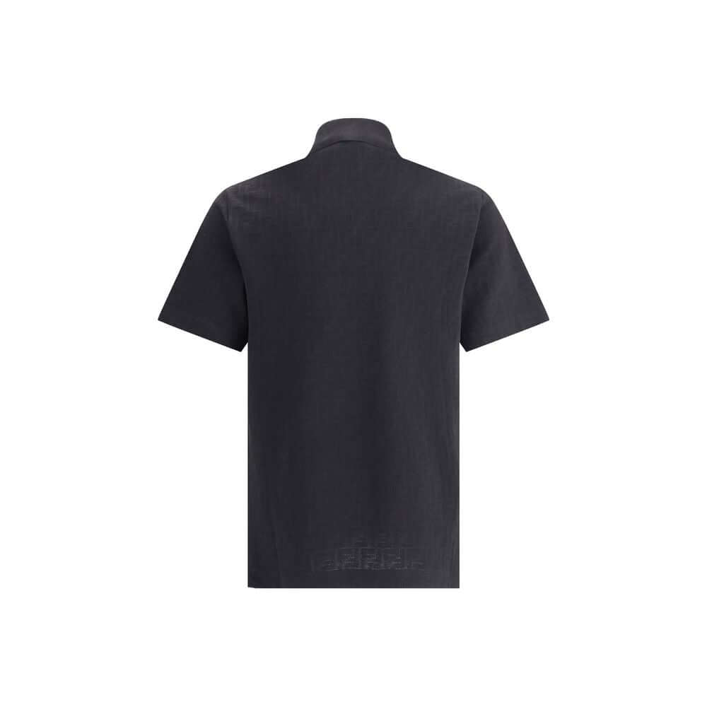 Black Cotton Polo ShirtFendi’s cotton polo Shirt is a distinctive garment that combines elegance and brand identity. Made of soft cotton, it features a classic ribbed collar and tone-on-tone buttons on the front. The all-over repeated FF jacquard print gi