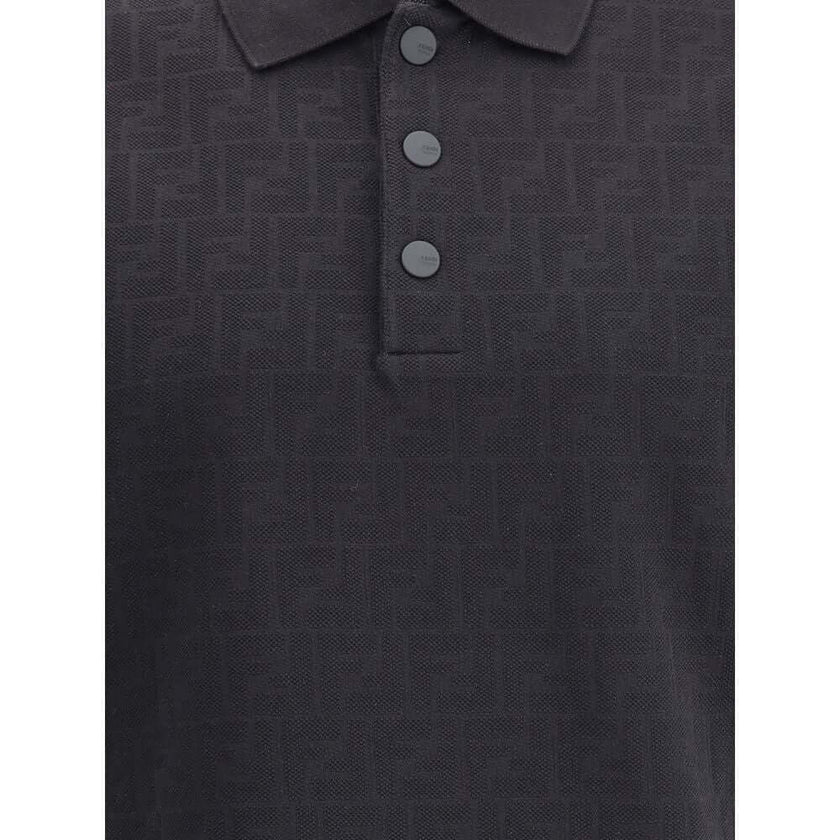 Black Cotton Polo ShirtFendi’s cotton polo Shirt is a distinctive garment that combines elegance and brand identity. Made of soft cotton, it features a classic ribbed collar and tone-on-tone buttons on the front. The all-over repeated FF jacquard print gi
