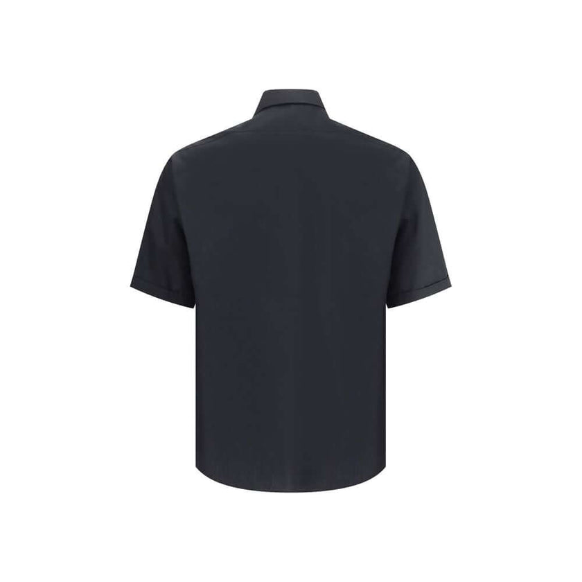 Black Cotton Shortsleeve ShirtFendi’s cotton Shirt is a summer piece with a clean and refined design. Featuring a classic collar and short sleeves, it features a front closure with concealed buttons for a minimalist effect. A zippered patch pocket stands