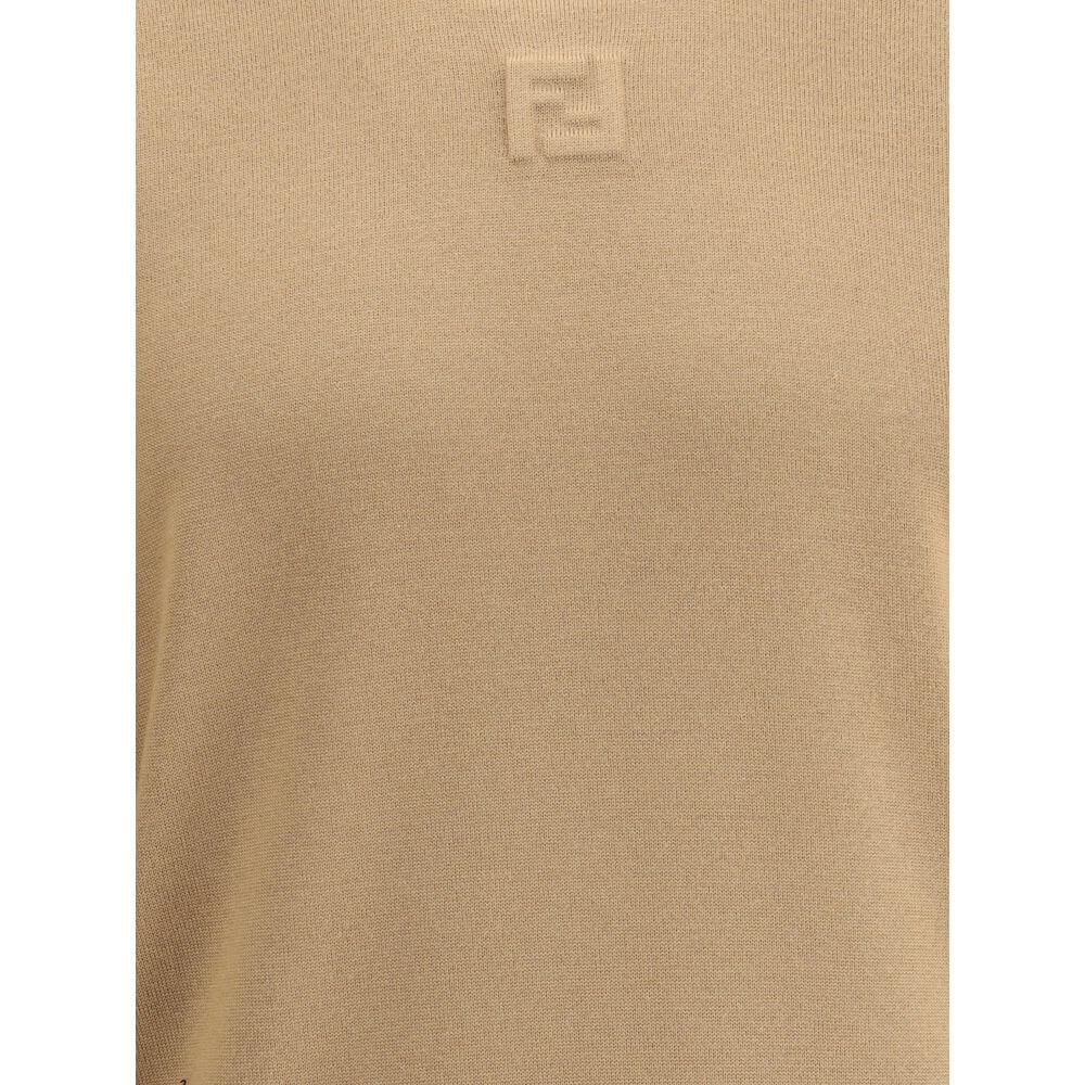 Beige Fleece Wool SweatshirtFendi’s Wool Sweater is a classic and refined piece, crafted with ribbed detailing on the crew neck, hem and cuffs for a comfortable and curated fit. The brand’s iconic logo, stitched tone-on-tone on the front, adds an understa