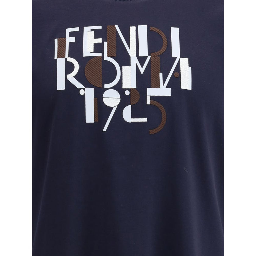 Blue Cotton T-ShirtFendi’s logo T-Shirt is an essential garment with a strong character. Made of soft cotton, it features a ribbed crew neck and a contrasting Fendi print on the front, giving the design a distinctive and iconic touch. Perfect for a casual