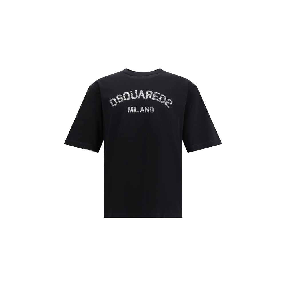 Black Cotton T-ShirtDsquared2’s cotton T-Shirt is an essential garment with an urban, contemporary style. Made from soft cotton, it features a ribbed crew neck for comfort and durability. Printed on the front is the brand’s iconic contrasting monogram, a