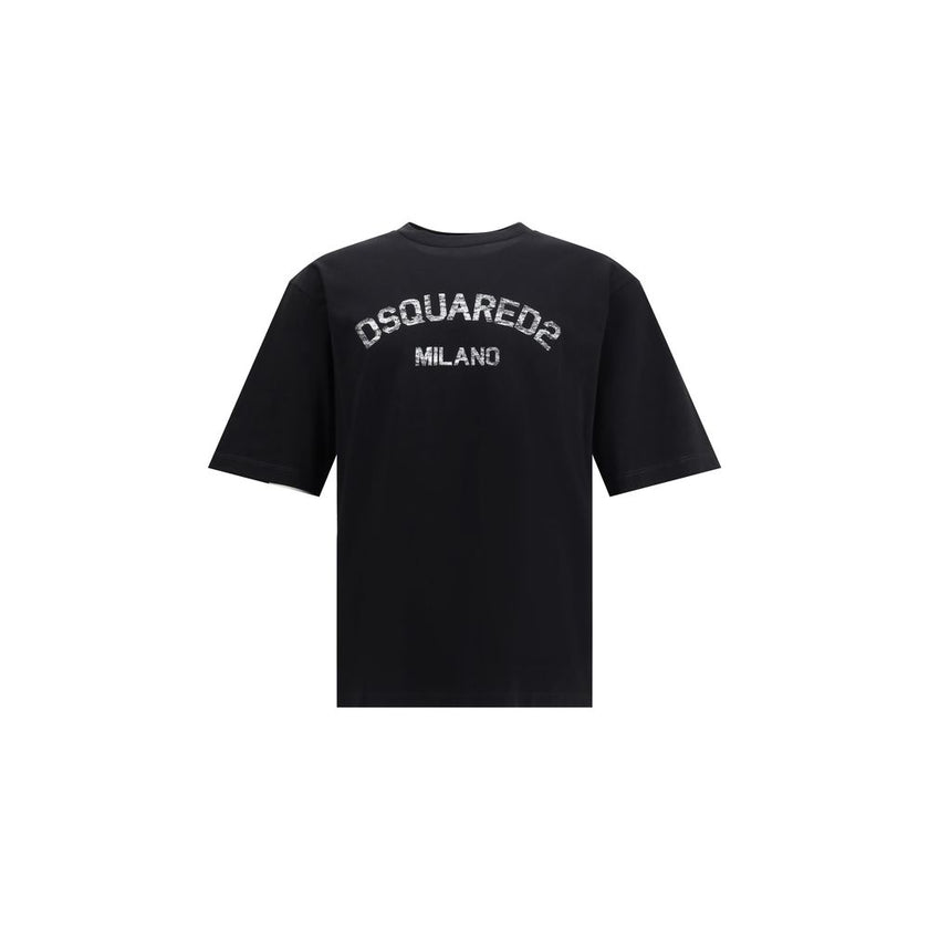 Black Cotton T-ShirtDsquared2’s cotton T-Shirt is an essential garment with an urban, contemporary style. Made from soft cotton, it features a ribbed crew neck for comfort and durability. Printed on the front is the brand’s iconic contrasting monogram, a