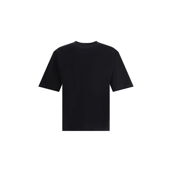 Black Cotton T-ShirtDsquared2’s cotton T-Shirt is an essential garment with an urban, contemporary style. Made from soft cotton, it features a ribbed crew neck for comfort and durability. Printed on the front is the brand’s iconic contrasting monogram, a