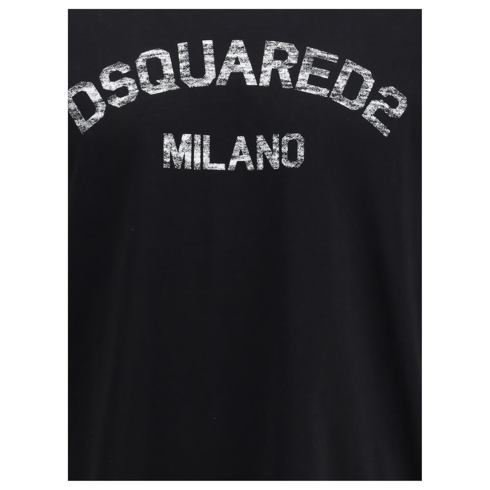 Black Cotton T-ShirtDsquared2’s cotton T-Shirt is an essential garment with an urban, contemporary style. Made from soft cotton, it features a ribbed crew neck for comfort and durability. Printed on the front is the brand’s iconic contrasting monogram, a